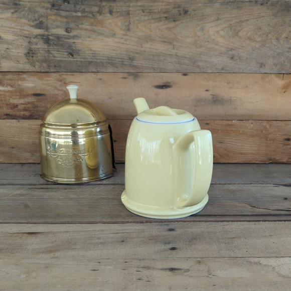 Vintage 1940s Mid-Century Hall China Teapot with Original Embossed Brass Cozy - Picture 6 of 11